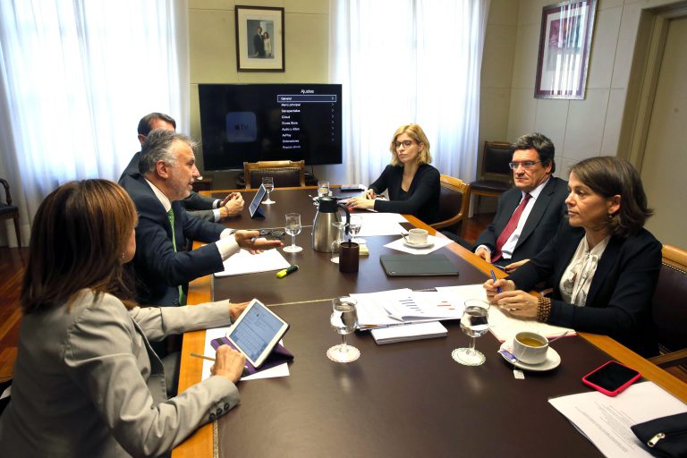 El presidente de Canarias mantiene en Madrid una reunión de trabajo con la ministra para la Transición Ecológica y el Reto Demográfico
