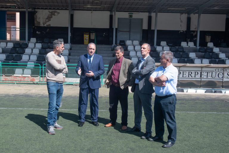 Francisco Castellano visita Santa Lucia de Tirajana y se compromete a realizar obras de mejora y renovación en las instalaciones deportivas municipales