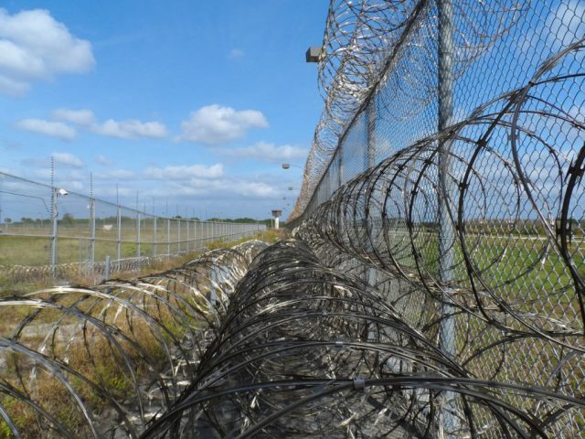 prison-fence-218459_1280-900x675