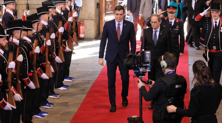 Sánchez y Torra acuerdan reunir este mes la mesa de negociación porque «la ley no basta»