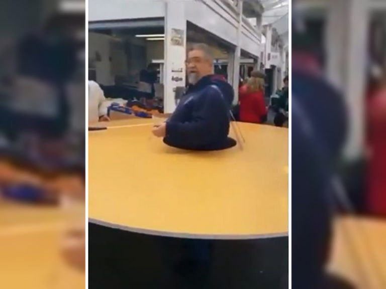 Un italiano crea un traje para mantener la distancia de seguridad y evitar el contagio del COVID-19