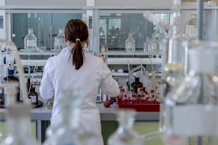 El Gobierno toma el control de la sanidad privada en toda España para reforzar la lucha contra la pandemia