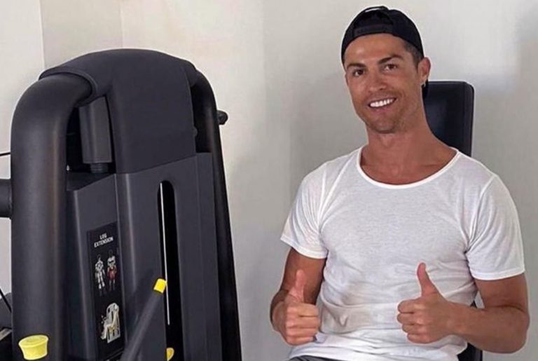 El impresionante posado de Cristiano Ronaldo junto a su familia en pleno confinamiento