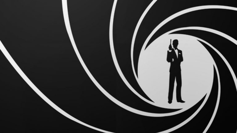 Una chica Bond reconoce estar contagiada con el coronavirus