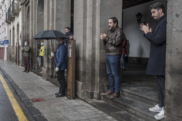 Aplausos En Ayuntamiento 1 2