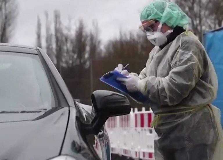 Vigo implementa un sistema ‘exprés’ para realizar las pruebas del coronavirus desde el coche