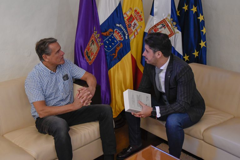 Luis Yeray Gutiérrez recibe al eurodiputado Juan Fernando López Aguilar