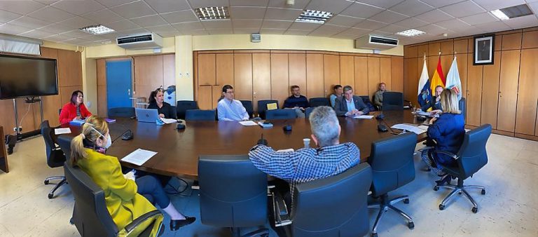El Ayuntamiento celebra una reunión de coordinación para adaptar los servicios municipales al nuevo decreto ley