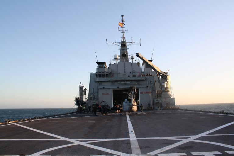 Defensa tiene preparados buques militares hospitalizados para «cuando se nos pida»