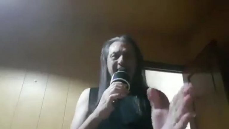 Camela reinterpreta su famoso clásico: «Escuchame, comprendelo, quédate en casa por favor»