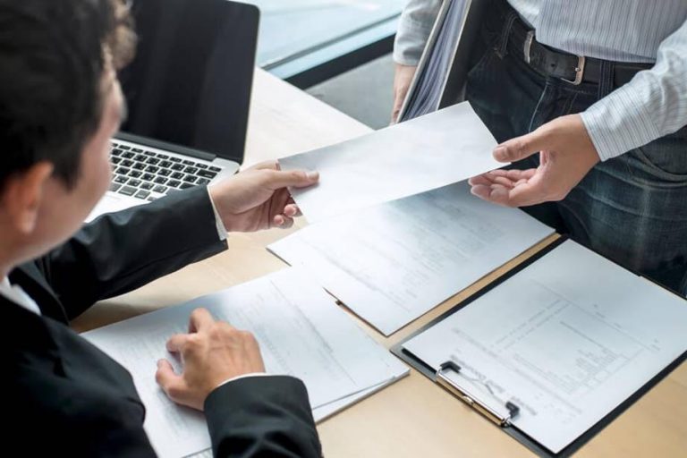 Diferencias entre un ERTE y un ERE: ¿tengo derecho a cobrar el paro?