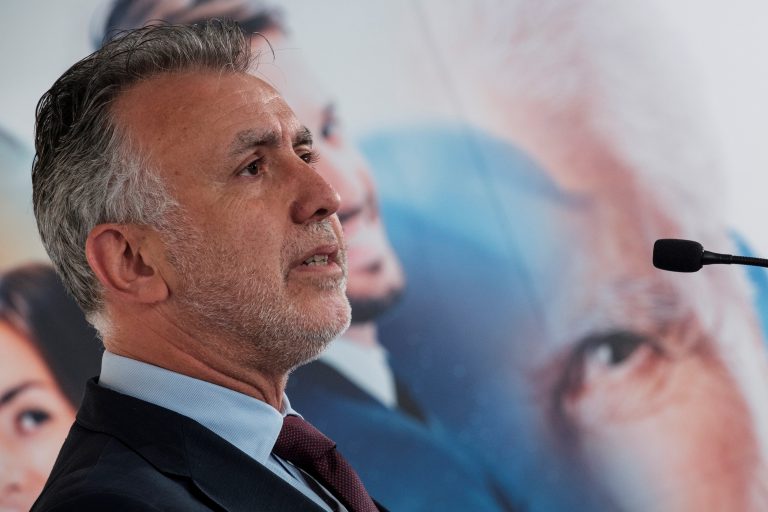 El presidente de Canarias pide tranquilidad y civismo a la población y garantiza el abastecimiento de alimentos y los servicios de centros de salud y farmacias