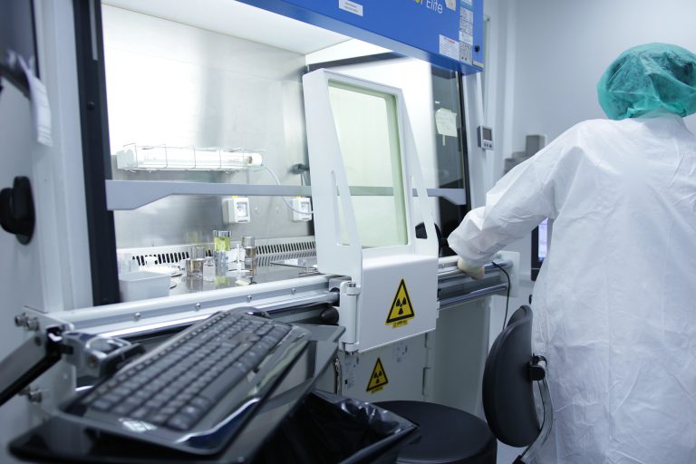 El Gobierno podrá intervenir fábricas y talleres junto con industrias farmacéuticas para garantizar el suministro