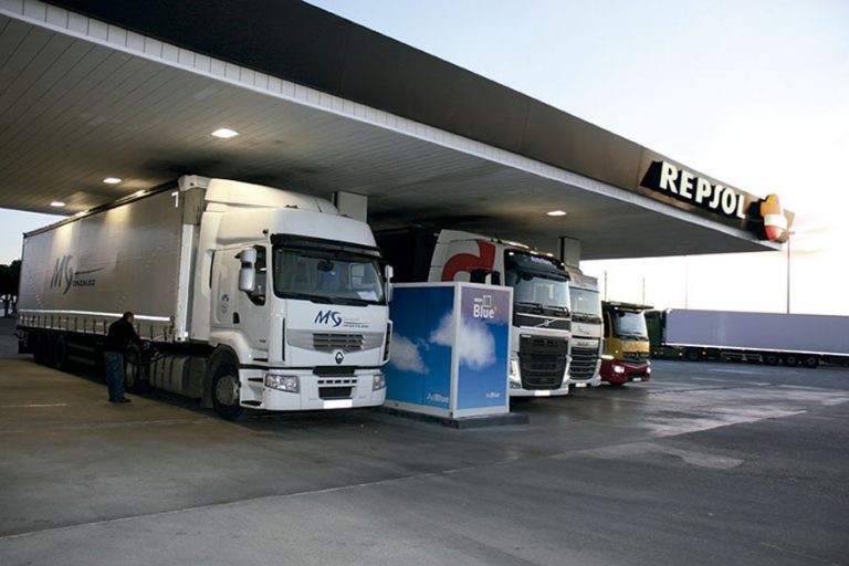 Repsol abre los aseos de sus estaciones de servicio a transportistas, fuerzas armadas, servicios de emergencia y sanitarios