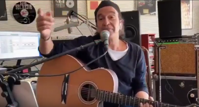 «Yo me quedo en casa, a tu lado»: Álvaro Úrquijo ofrece un concierto online por el coronavirus