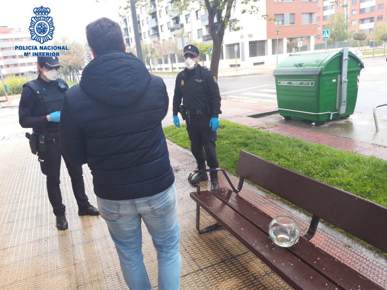 Multado por sacar a «pasear» sus peces en Logroño