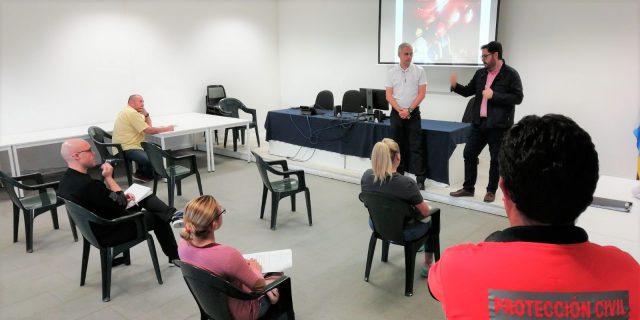 El Concejal De Seguridad Y Emergencias Y Los Nuevos Voluntarios Durante Una De Las Sesiones Formativas