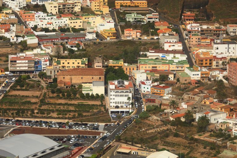 El MITECO no ha comunicado todavía al Ayuntamiento la paralización cautelar de las obras del hotel en la urbanización Costabella