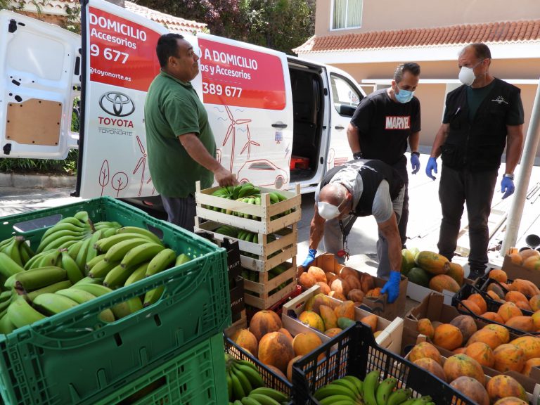 Loro Parque dona frutas de sus fincas ecológicas al banco de alimentos de la Fundación Canaria José Luis Montesinos
