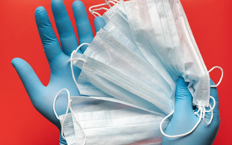 El personal sociosanitario del Cabildo ya cuenta con 3.000 viseras sanitarias fabricadas por la propia Institución con ayuda de otras entidades
