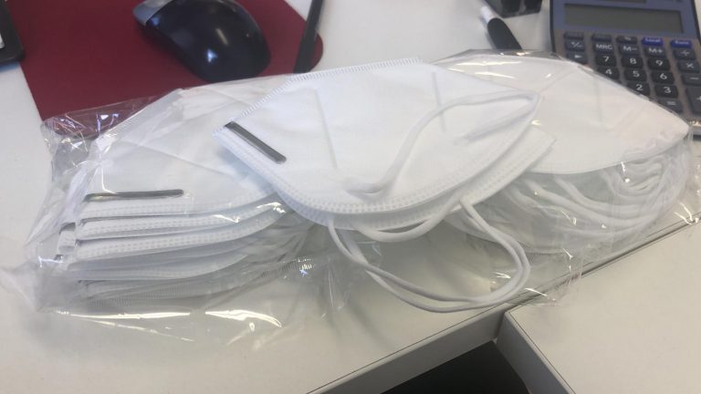 Comienzan el reparto de las mascarillas para transportistas adquiridas por el Estado y solicitadas por la Consejería de Obras Públicas, Transportes y Vivienda