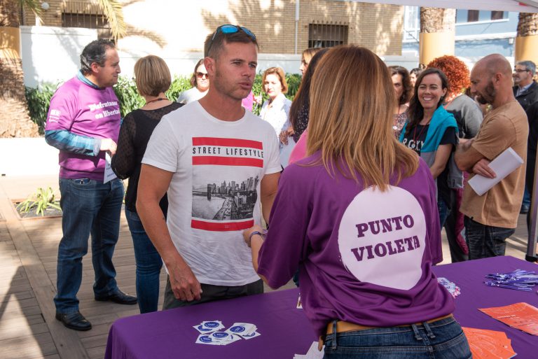 El Cabildo abona a ayuntamientos y ONG 2,6 millones de ayudas de Igualdad durante el estado de alarma