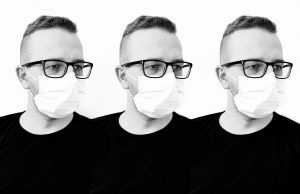 Trucos para evitar que se te empañen las gafas al llevar mascarilla