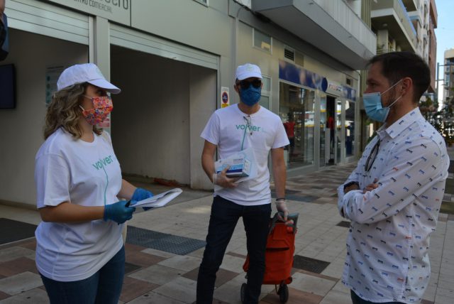 230520 Reparto De Mascarillas Comercios Los Llanos 2