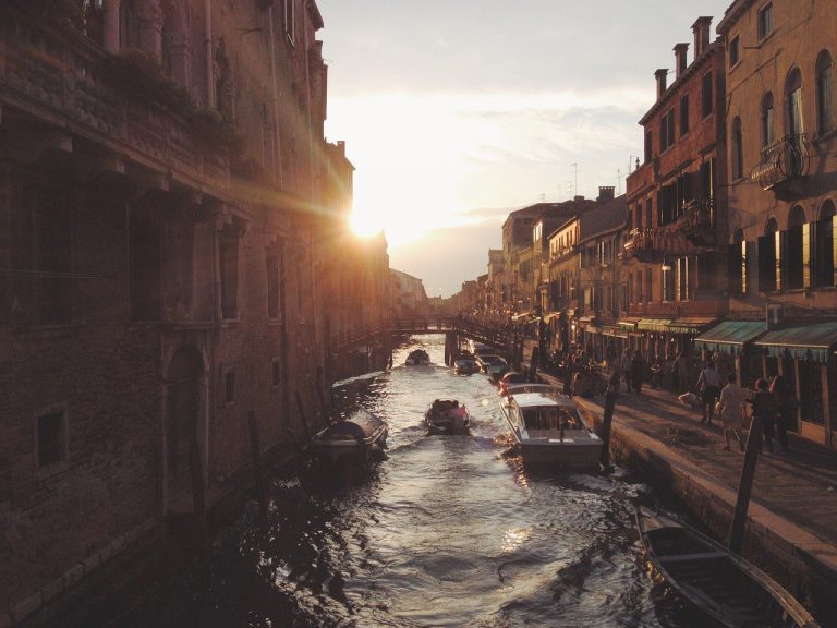 Italia dará hasta 500 euros a las familias que se queden en el país para incentivar el turismo en verano