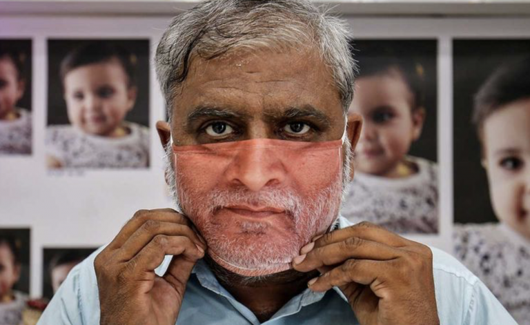 La curiosas ‘mascarillas invisibles’ que se venden en la India