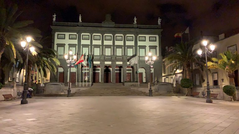 El Ayuntamiento ilumina las Casas Consistoriales y las fuentes del parque Doramas para conmemorar el Día Internacional de la Familia  