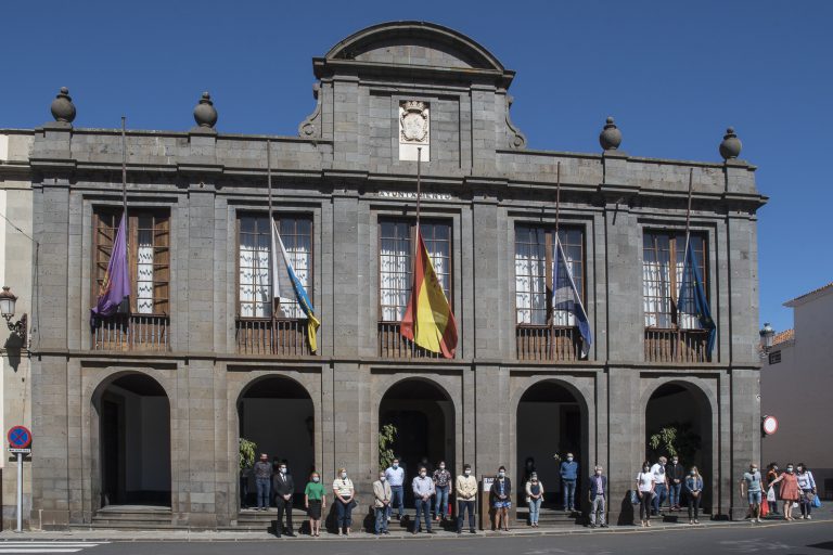 La Laguna guarda un minuto de silencio en recuerdo de las víctimas del coronavirus