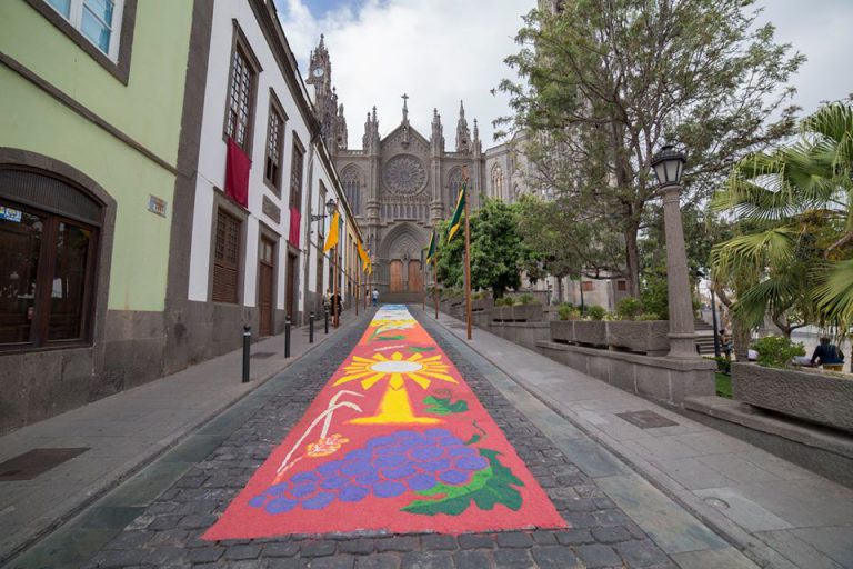 La sal y el color se unen  en las viviendas de Arucas