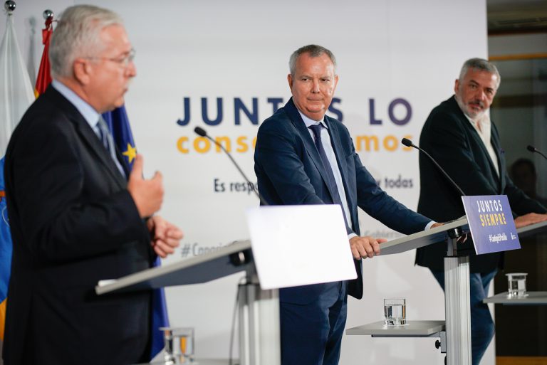 El Gobierno de Canarias solicitará al Estado que se amplíe la capacidad en el transporte aéreo insular, ahora limitada al 50% del avión, a partir del próximo 1 de junio 