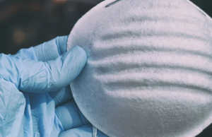 La DGT responde: ¿Tengo que llevar mascarilla en mi coche?