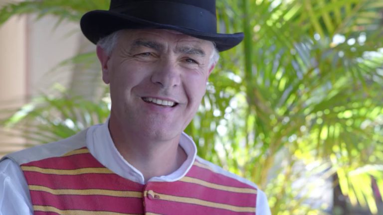 El Hotel Bahía del Duque de Tenerife recuerda a los turistas que: «El Paraíso Les Esperará»