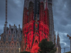 El motivo por el que la Sagrada Familia se ha teñido de rojo