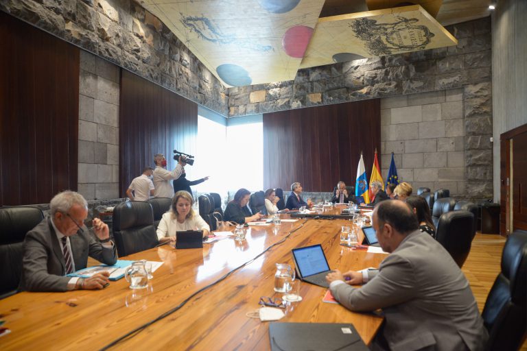 El Consejo de Gobierno nombra a la secretaria general técnica de la Consejería de Sanidad y al nuevo director del SCS