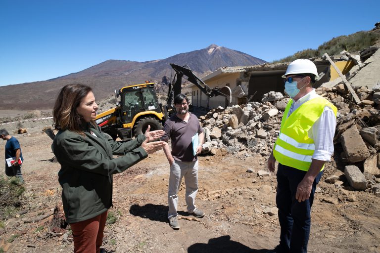 El Cabildo procede a la demolición del refugio de montañeros de Ucanca construido en los 40
