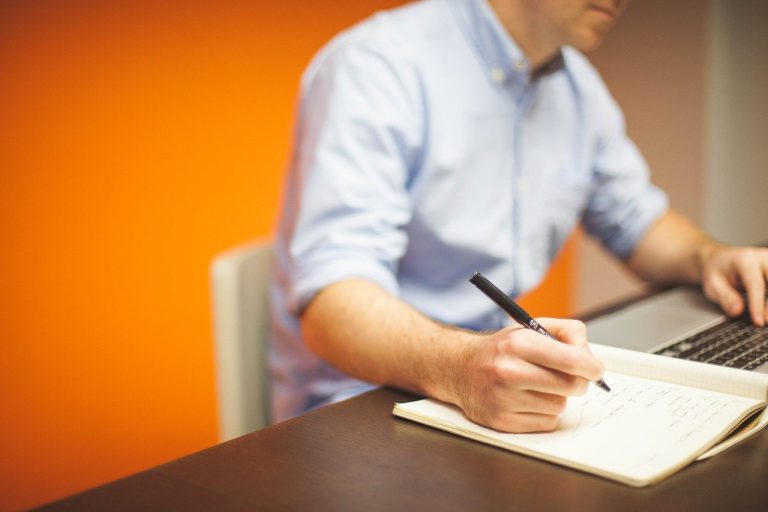 La facturación de las empresas se desplomó un 39,9% en abril