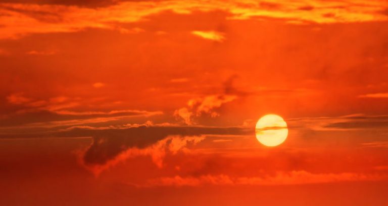 Noche infernal en Almería:  se registra  la noche más tórrida de junio en medio siglo con 25,2 grados de mínima