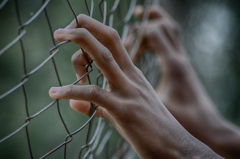El Defensor del Pueblo pide abolir las sujeciones mecánicas en centros de menores