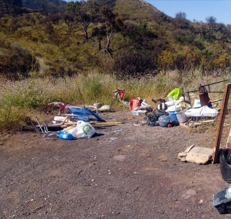 El Ayuntamiento de Gáldar está multando por vertido o depósito de residuos y escombros en el municipio.