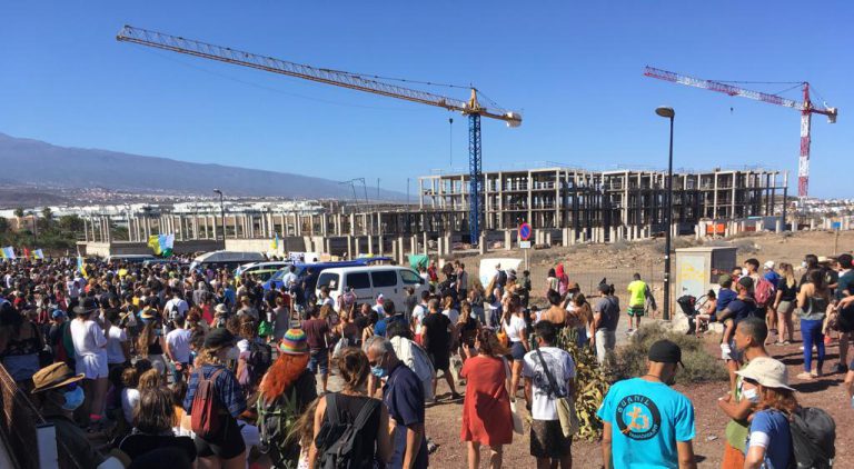 Los ecologistas piden una vez más la paralización de la construcción del hotel de La Tejita
