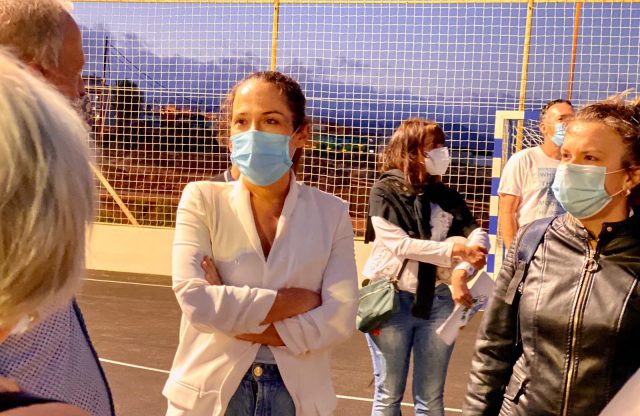 Patricia Hernández Con Vecinos Polideportivo El Tablero