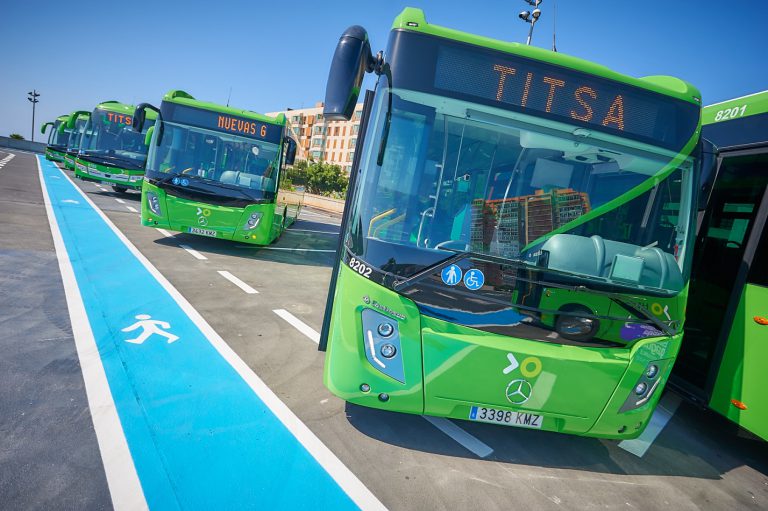 Titsa transporta a la mitad de sus usuarios habituales en la primera semana tras la alarma