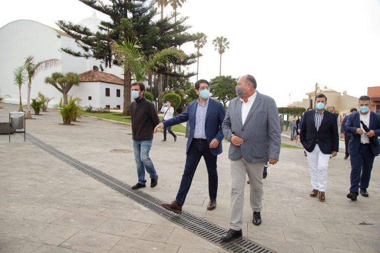 El Cabildo entrega a El Sauzal la obra de mejora del entorno de la plaza de San Pedro   