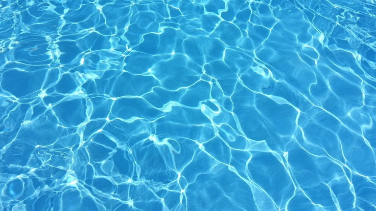 Aparejadores advierten sobre el riesgo de algunas piscinas hinchables en pisos y terrazas