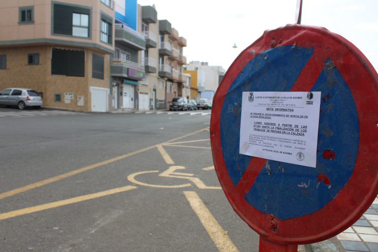 Comienzan los trabajos de reordenación de aparcamientos en las calles Colón y Churruca de Playa de Arinaga