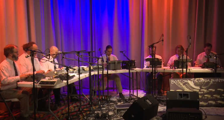 Así suena la ‘Boston Typewriter Orchestra’, que utiliza máquinas de escribir en vez de instrumentos musicales